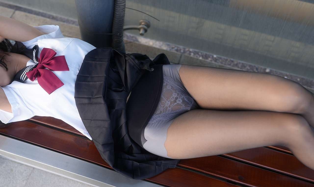 秋名山龙一 小婕 – 户外JK鹿出(53P/710MB)